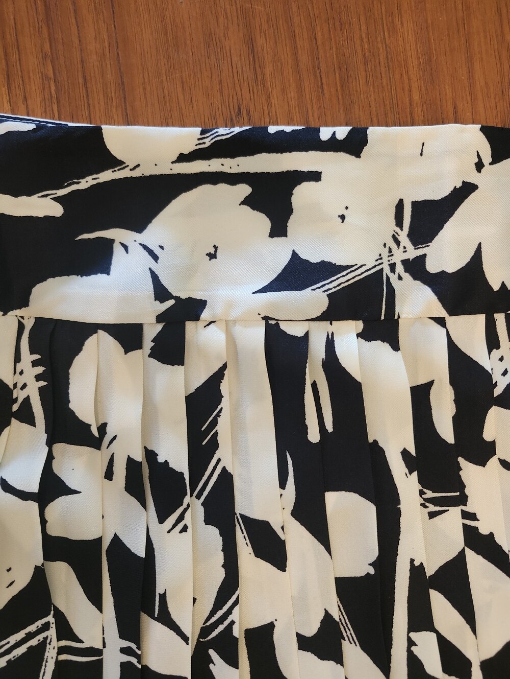 Banana Republic Silky Tank And Pleated Midi Skirt Set, White Floral - Picture 13 of 16